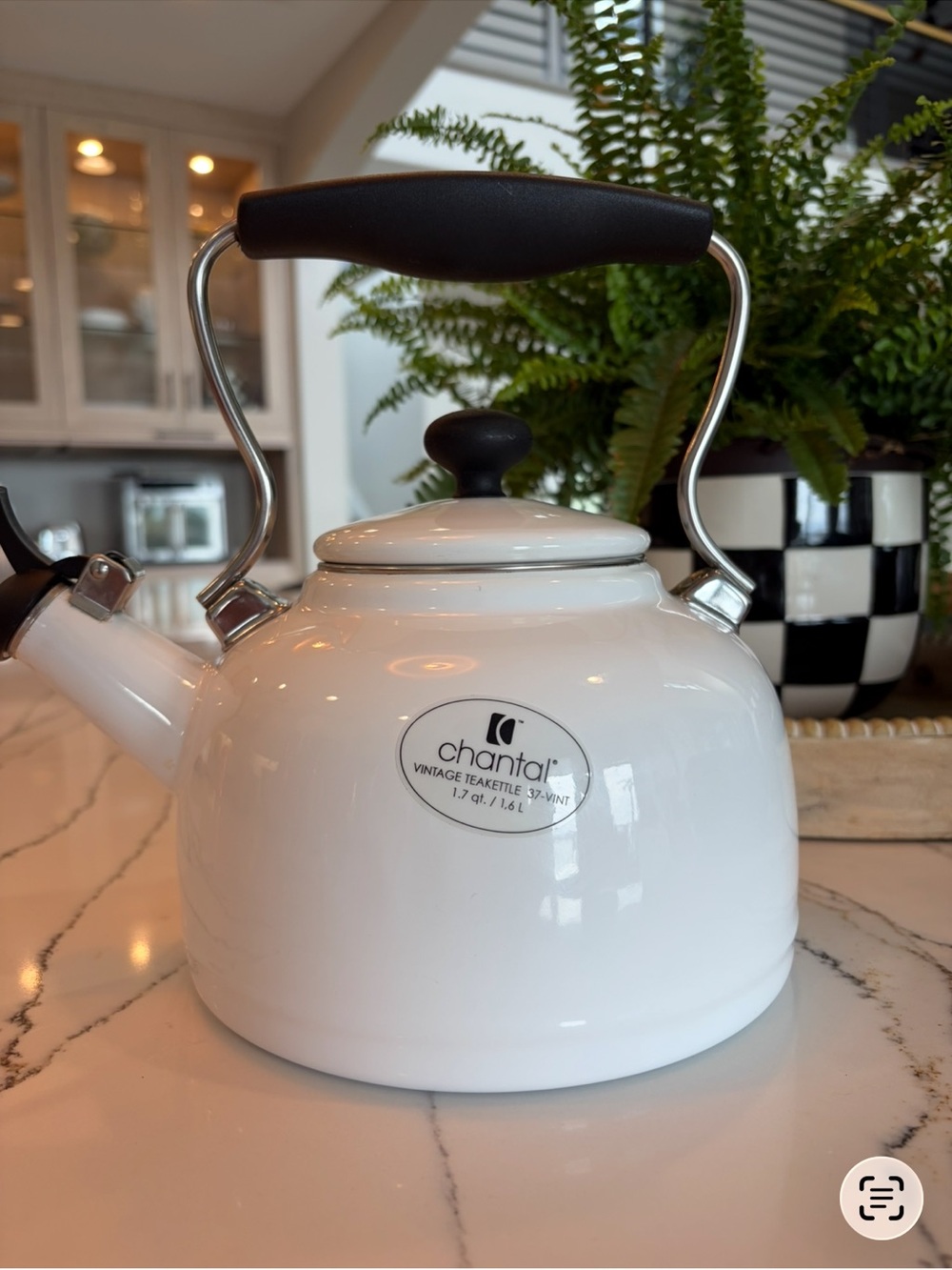 Beautiful CHANTAL Vintage Series Teakettle in New Condition. 1.7 Quart